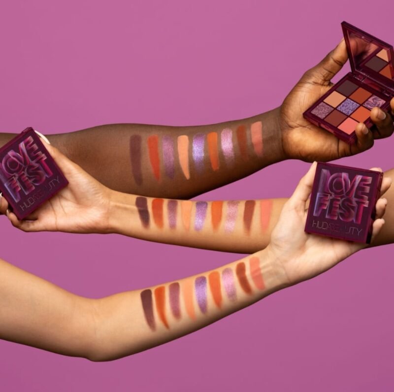 Paleta de Sombras - Huda Beauty - Obsessions - Lovefest - Imagem 4